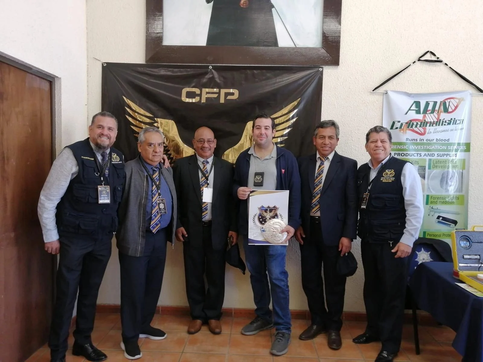 Carlos Cuadrado Gómez-Serranillos con representantes y participantes del Colegio Federal de Peritos en Morelia